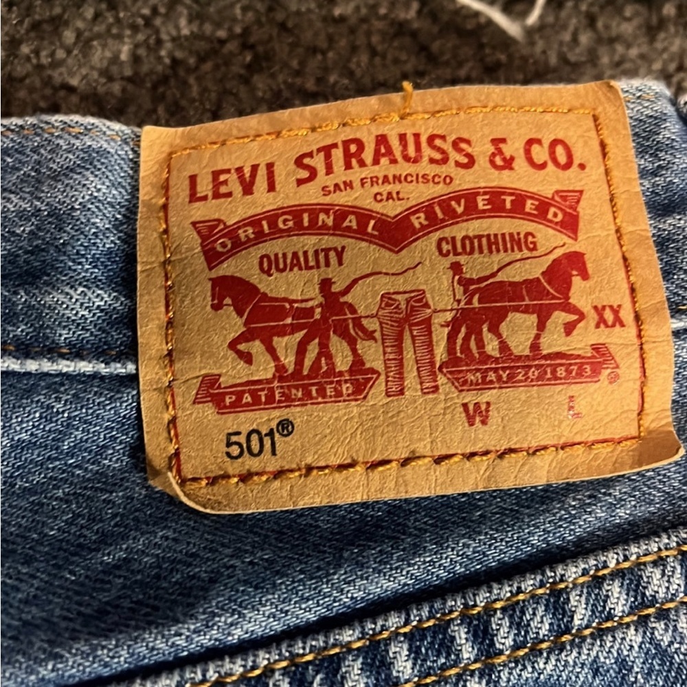 Levi Shorts - image 3